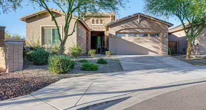 Mtn Views & Private Hot Tub: Buckeye Getaway