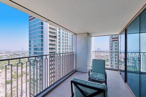 Apartamento premium, vista para a cidade | Sacada