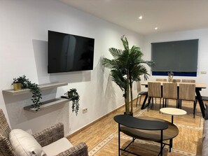 Dining - Holiday Home 'Oasis 138' with Mountain View, Private Pool and Wi-Fi (Playa Blanca)