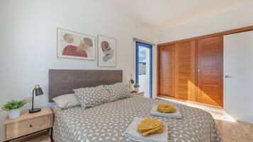 Silitysrauta/-lauta, Wi-Fi, vuodevaatteet