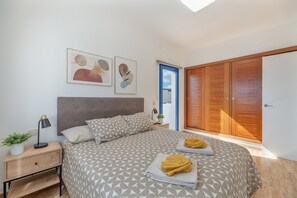 Iron/ironing board, WiFi, bed sheets - Holiday Home 'Oasis 138' with Mountain View, Private Pool and Wi-Fi (Playa Blanca)