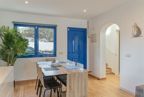 Dining - Holiday Home 'Oasis 138' with Mountain View, Private Pool and Wi-Fi (Playa Blanca)