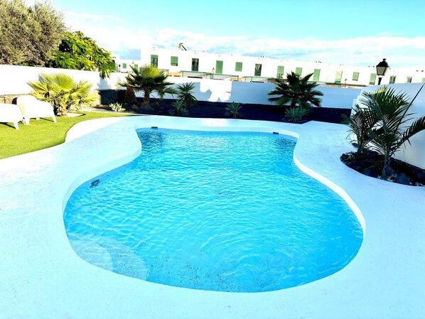 Pool - Holiday Home 'Oasis 138' with Mountain View, Private Pool and Wi-Fi (Playa Blanca)
