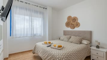 Iron/ironing board, WiFi, bed sheets