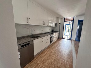 Private kitchen - Holiday Home 'Oasis 138' with Mountain View, Private Pool and Wi-Fi (Playa Blanca)