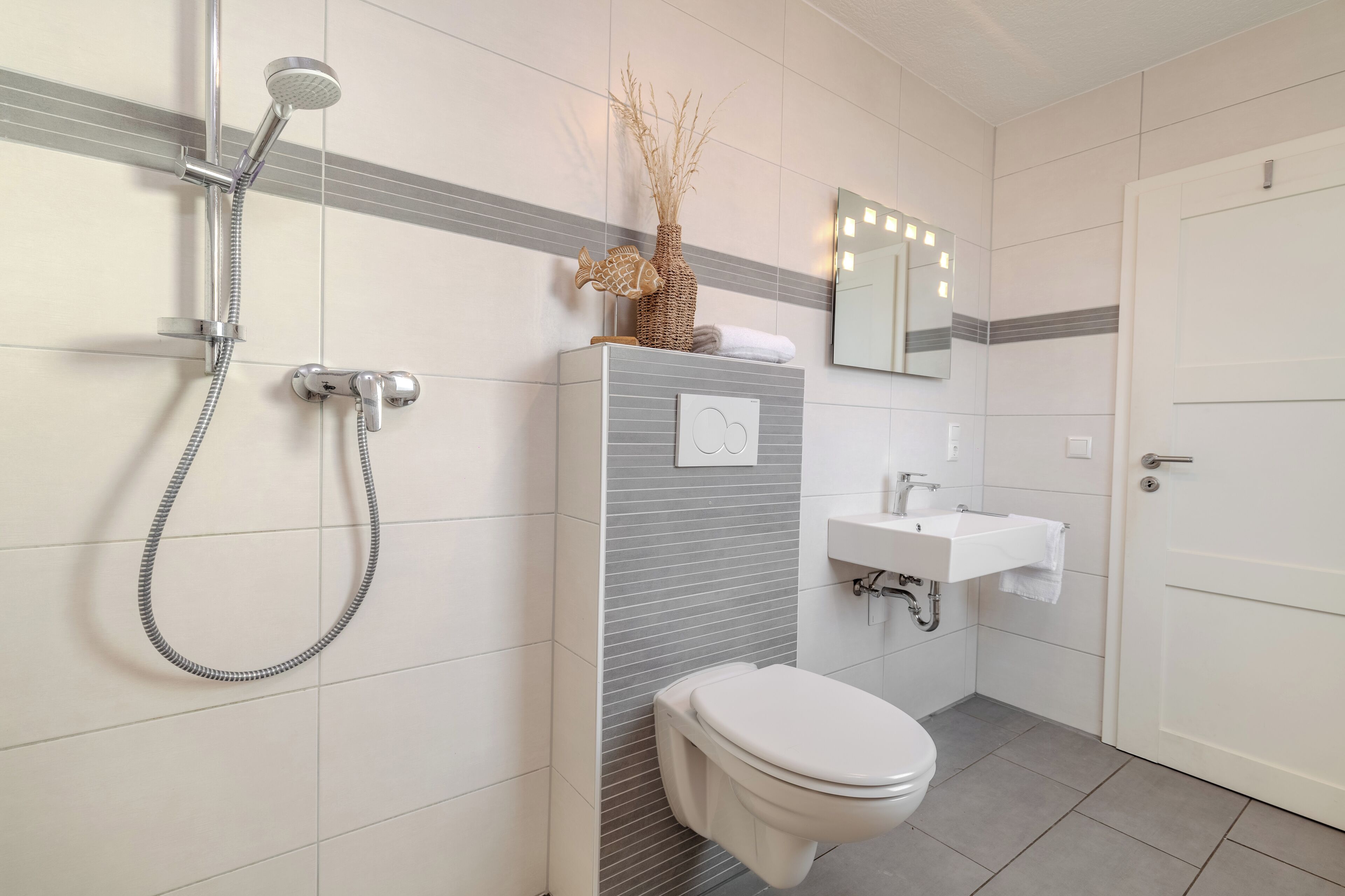 Douche, sèche-cheveux