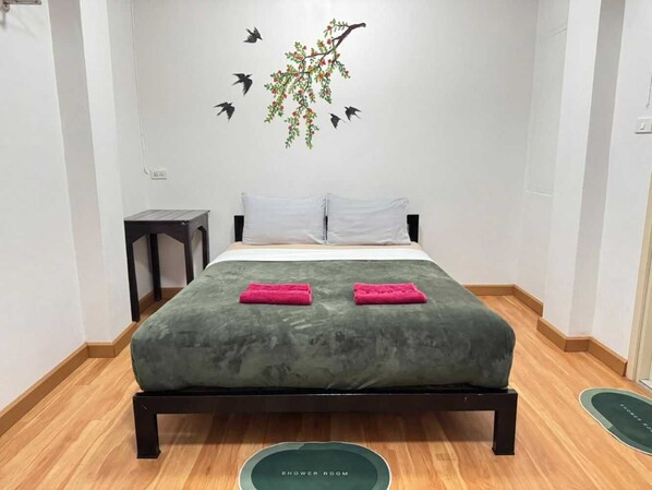 Standard Double Room | Desk, laptop workspace, free WiFi, bed sheets - Collection O Centre Place (Chiang Mai)