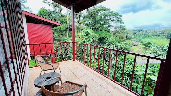 Casa, 2 habitaciones, fumadores, balcón | Balcón