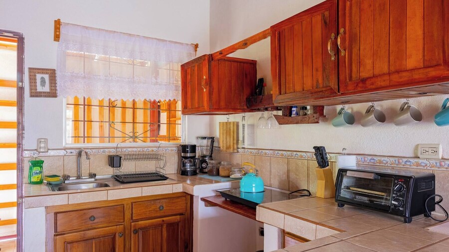 Cozy & Beautiful Casa Aire, Near Lake Park & Town