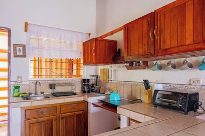 Cozy & Beautiful Casa Aire, Near Lake Park & Town