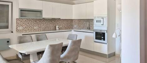 Geladeira, fogão, cooktop, lava-louças