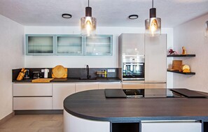 Fridge, oven, dishwasher, coffee/tea maker - Beautiful home in Murter (Murter)