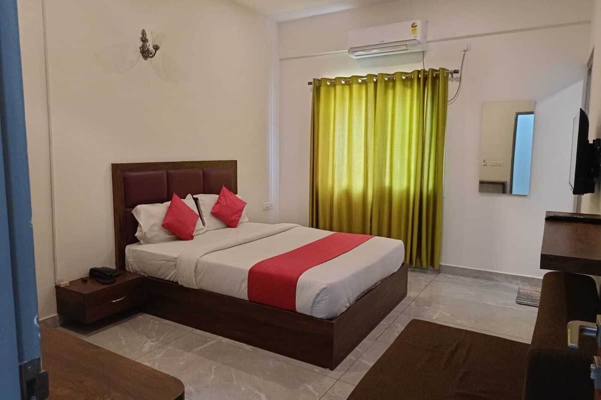 Studio Basic, pemandangan kota | Meja kerja, ruang kerja ramah laptop, dan tempat tidur lipat/tambahan