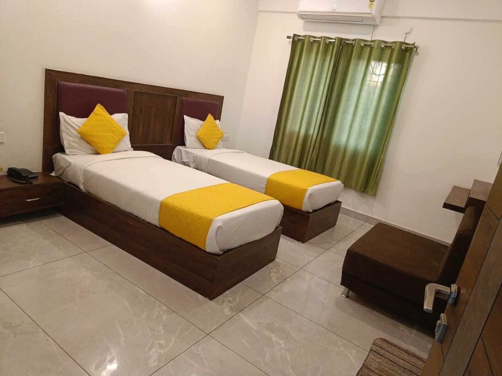 豪華雙人或雙床房 | 高級寢具、書桌、筆電工作空間、免費無線上網