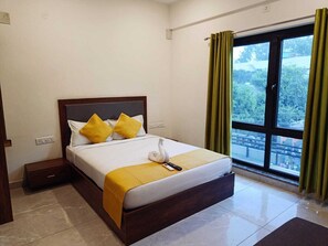 基本開放式客房 | 高級寢具、書桌、筆電工作空間、免費無線上網