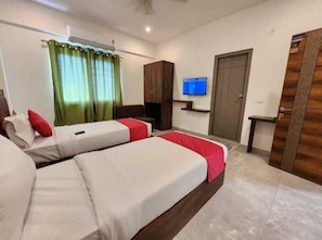 Ylelliset vuodevaatteet, työpöytä