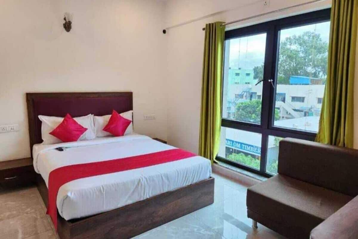 Ylelliset vuodevaatteet, työpöytä