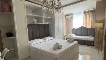 Apartment, Balcony, City View | Iron/ironing board