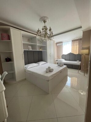Apartment, Balcony, City View | Iron/ironing board