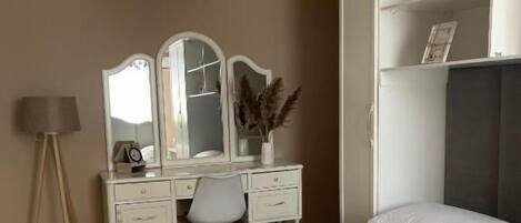 Tabla de planchar con plancha