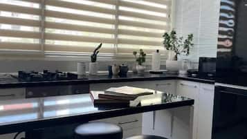 Appartement, balcon, vue ville | Cuisine privée