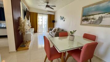 Căn hộ, 1 phòng ngủ, hút thuốc, ban công | Phòng ăn