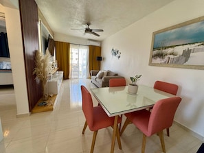 Apartment, 1 Bedroom, Smoking, Balcony | Dining room