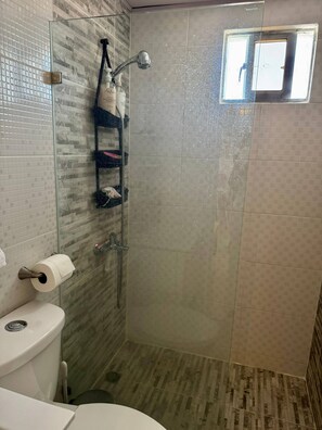 Apartment, 1 Bedroom, Smoking, Balcony | Bathroom