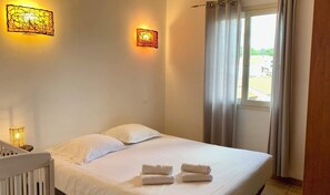 3 bedrooms, iron/ironing board, free WiFi