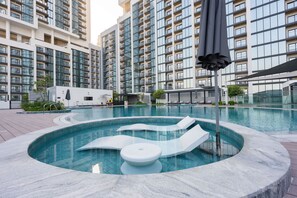 Apartment - Meydan Apartment Sleeps 4 With Great Amenities (Dubai)