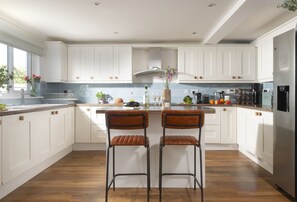 Kühlschrank, Mikrowelle, Geschirrspüler