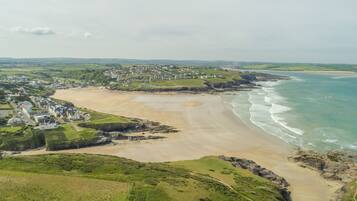 بالقرب من الشاطئ