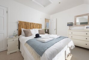3 bedrooms, iron/ironing board, WiFi, bed sheets - Little Tresevens is a generously sized detached home (Polzeath)