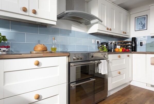 Fridge, microwave, dishwasher, coffee/tea maker