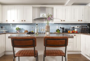 Fridge, microwave, dishwasher, coffee/tea maker