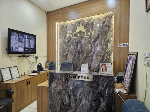 StayGuru Hotel Paradise Inn