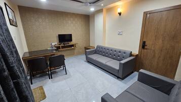 Studio Suite | Living area