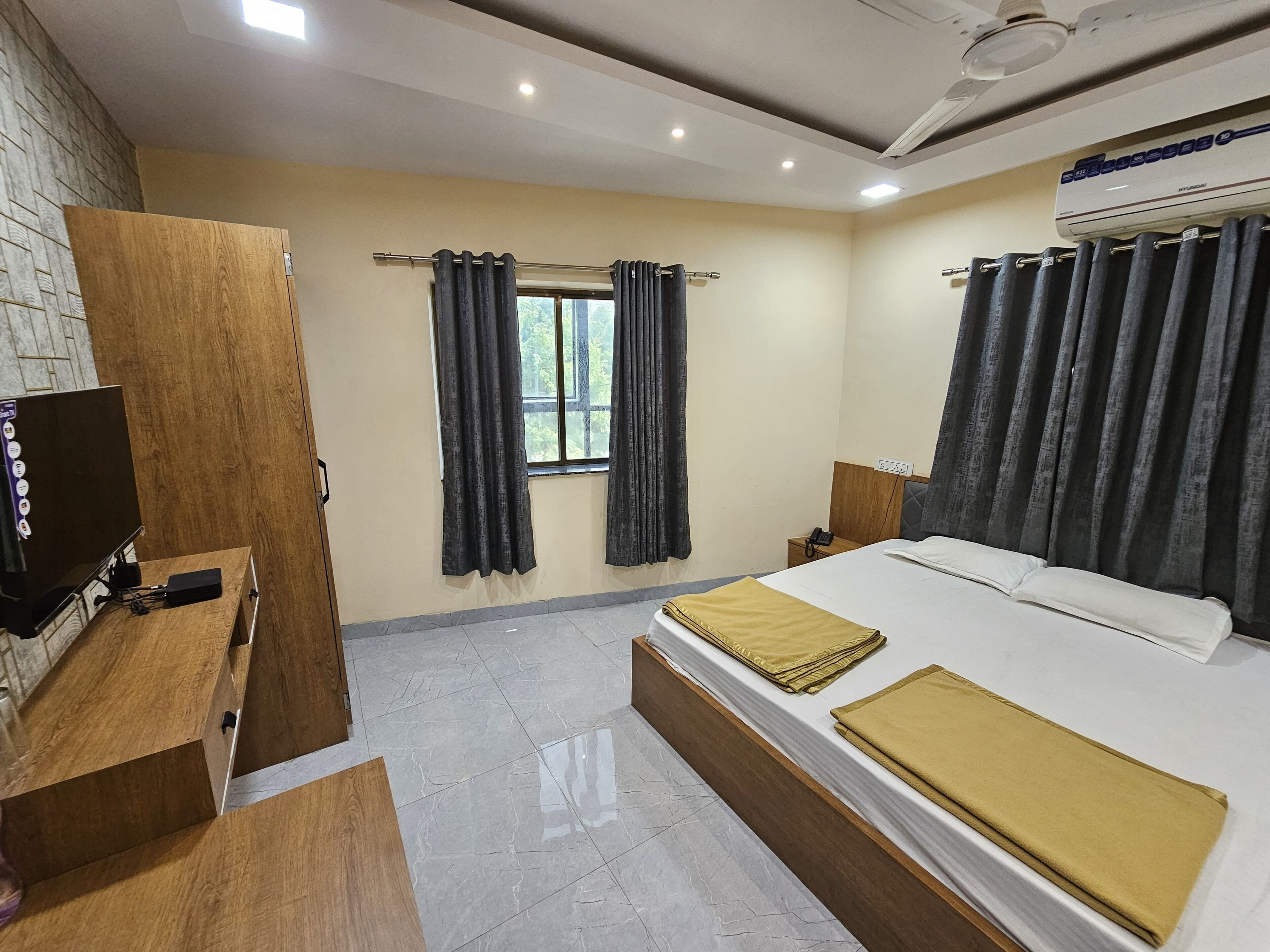 Soundproofing, free WiFi