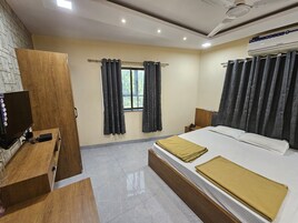 Soundproofing, free WiFi