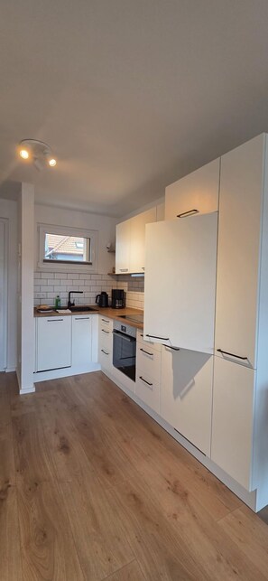 Réfrigérateur, four, plaque de cuisson, lave-vaisselle