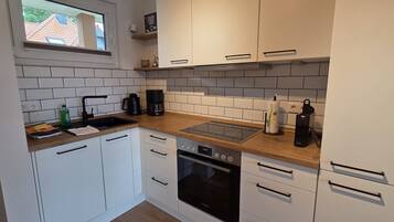 Refrigerador, horno, parrilla de estufa y lavavajillas