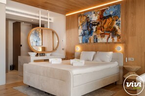 2 bedrooms, in-room safe, iron/ironing board, free WiFi