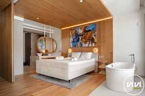 2 makuuhuonetta, tallelokero huoneessa, silitysrauta/-lauta