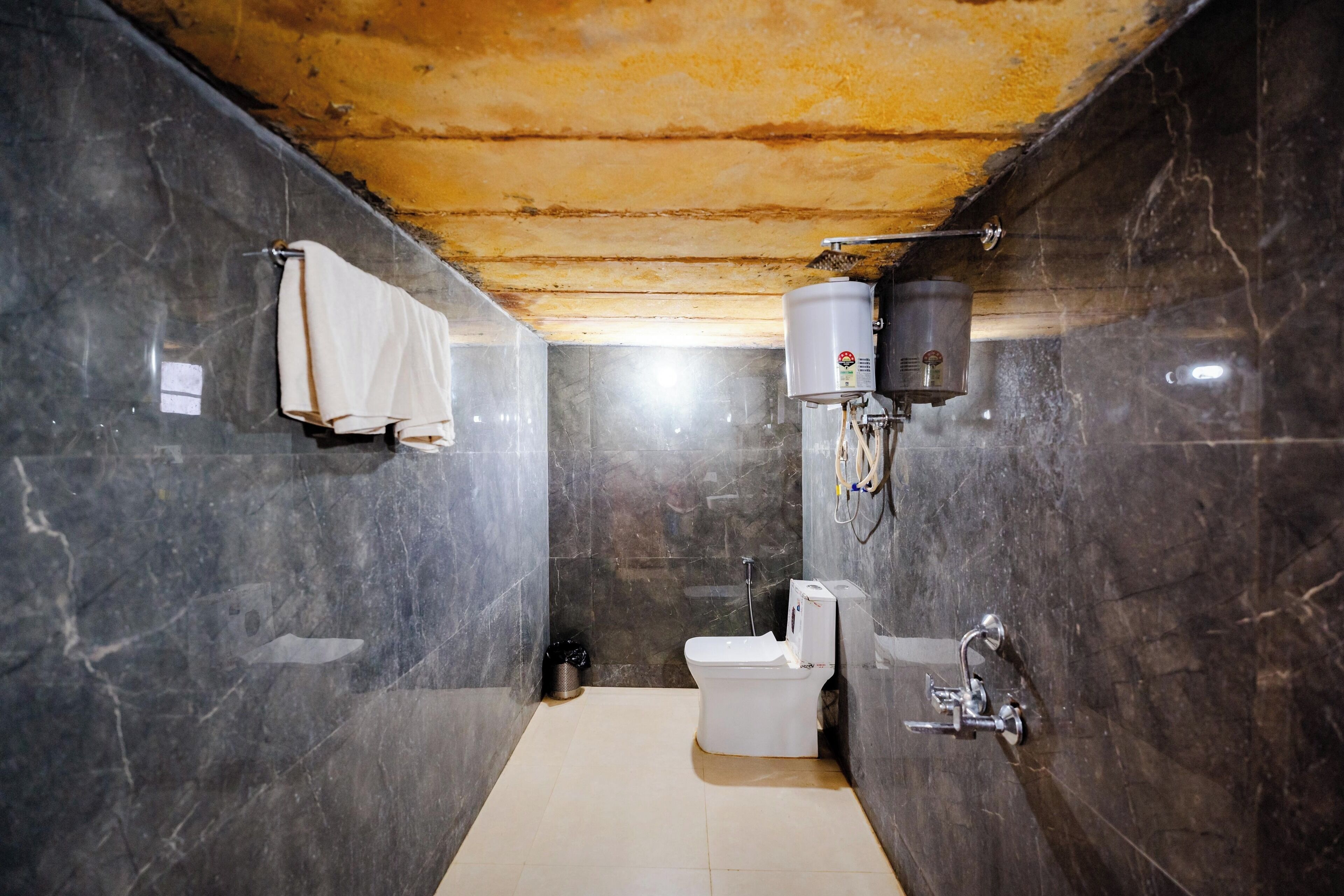 Luxury Room | Bathroom | Shower, towels