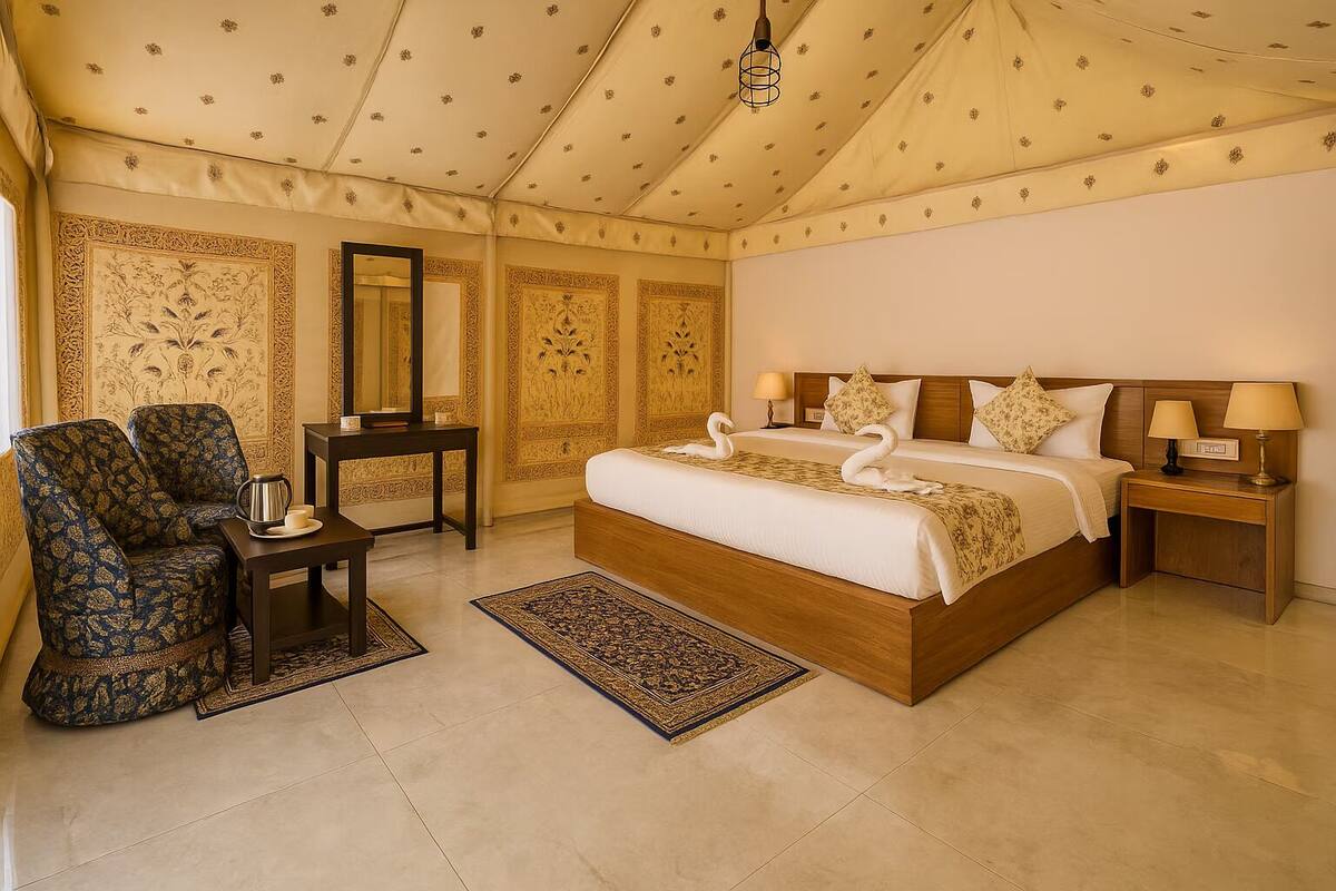 Luxury Room | Free WiFi, bed sheets