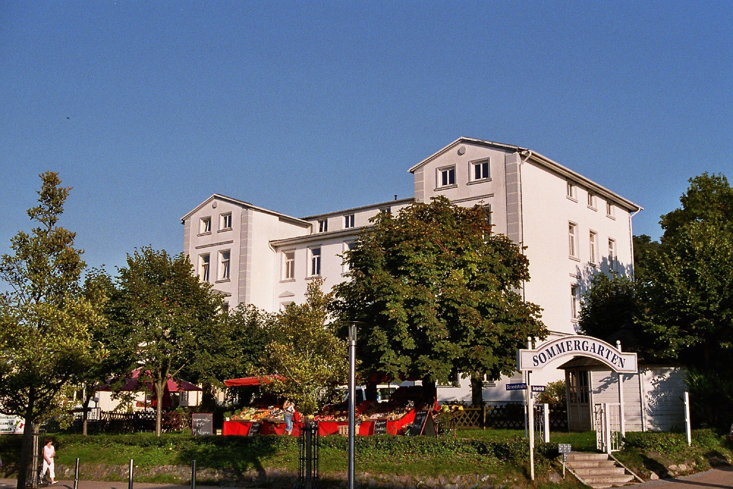 A large white building with a sign reading 'SOMMERGARTEN' at the entrance.