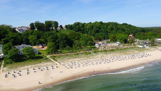 Una spiaggia nelle vicinanze