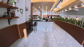 Dining - Enchanting apartment with fitness room, restaurant,swimming pool etc in Nairobi. (Nairobi)
