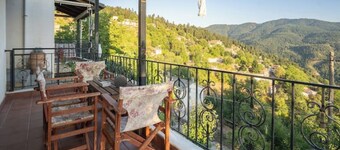 Aelion Escape – Nature Hideaway with Stunning Mountain Views