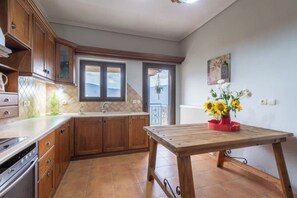 冷蔵庫、電子レンジ、オーブン、食器洗い機